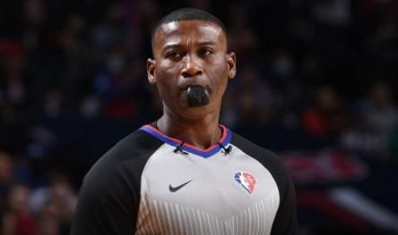 NBA直播-驱逐艾顿的裁判是詹姆斯-威廉姆斯，前几天曾被布克点名狂喷