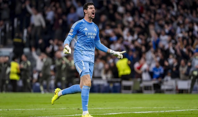 这是属于人类的扑救吗？库尔图瓦极限反应，用腿挡出奥赖利捅射